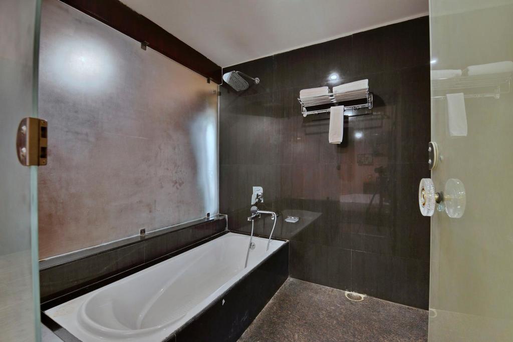 Hotel Silver Oak Bilaspur  Ngoại thất bức ảnh